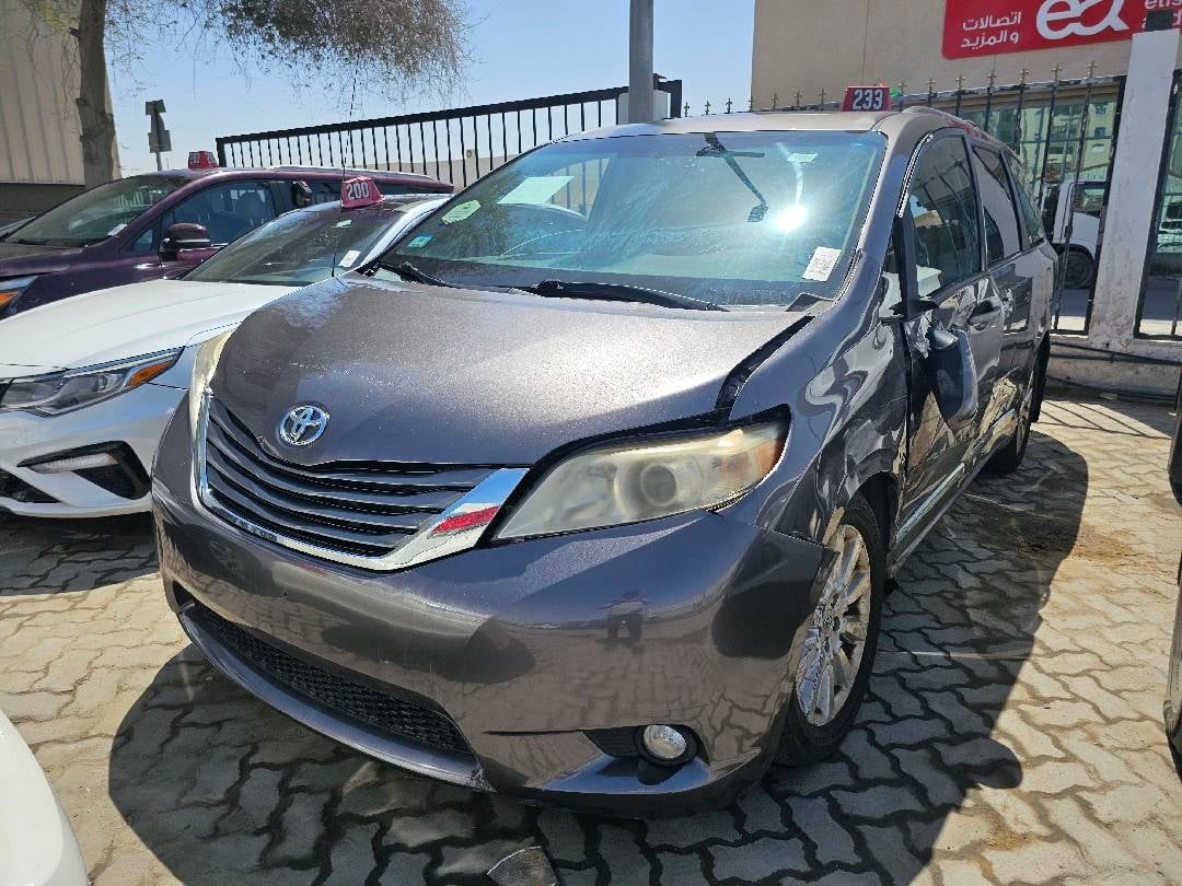 TOYOTA SIENNA 2012 view 1