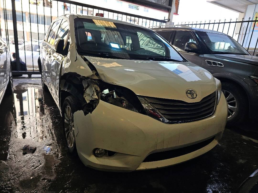 TOYOTA SIENNA 2012 view 1