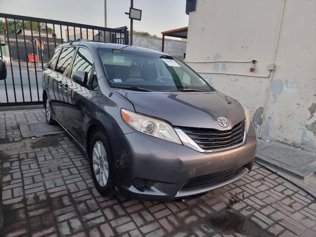 TOYOTA SIENNA 2014 view 1