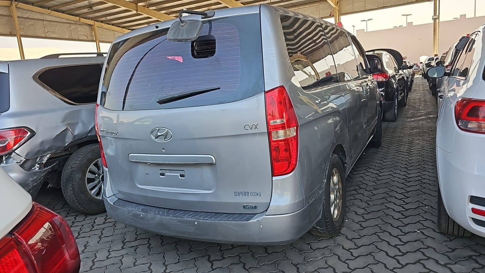 HYUNDAI GRAND STAREX - Exterior