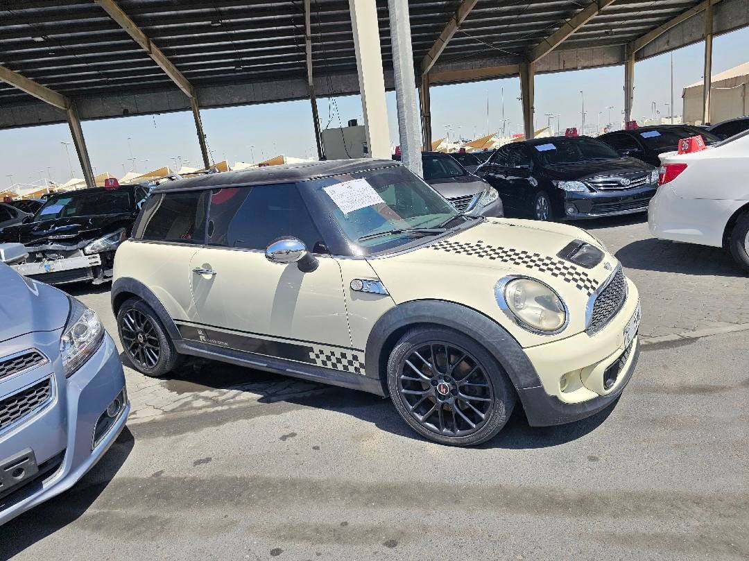 MINI COOPER S 2010 view 1