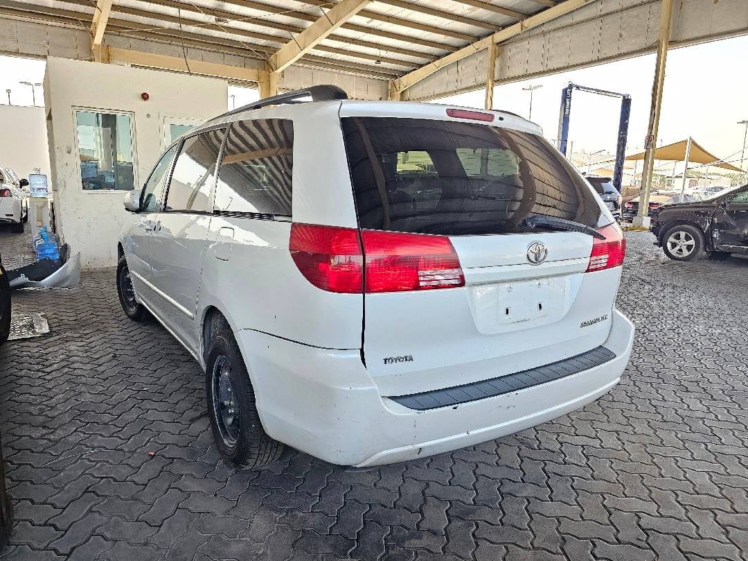 TOYOTA SIENNA 2004 view 1