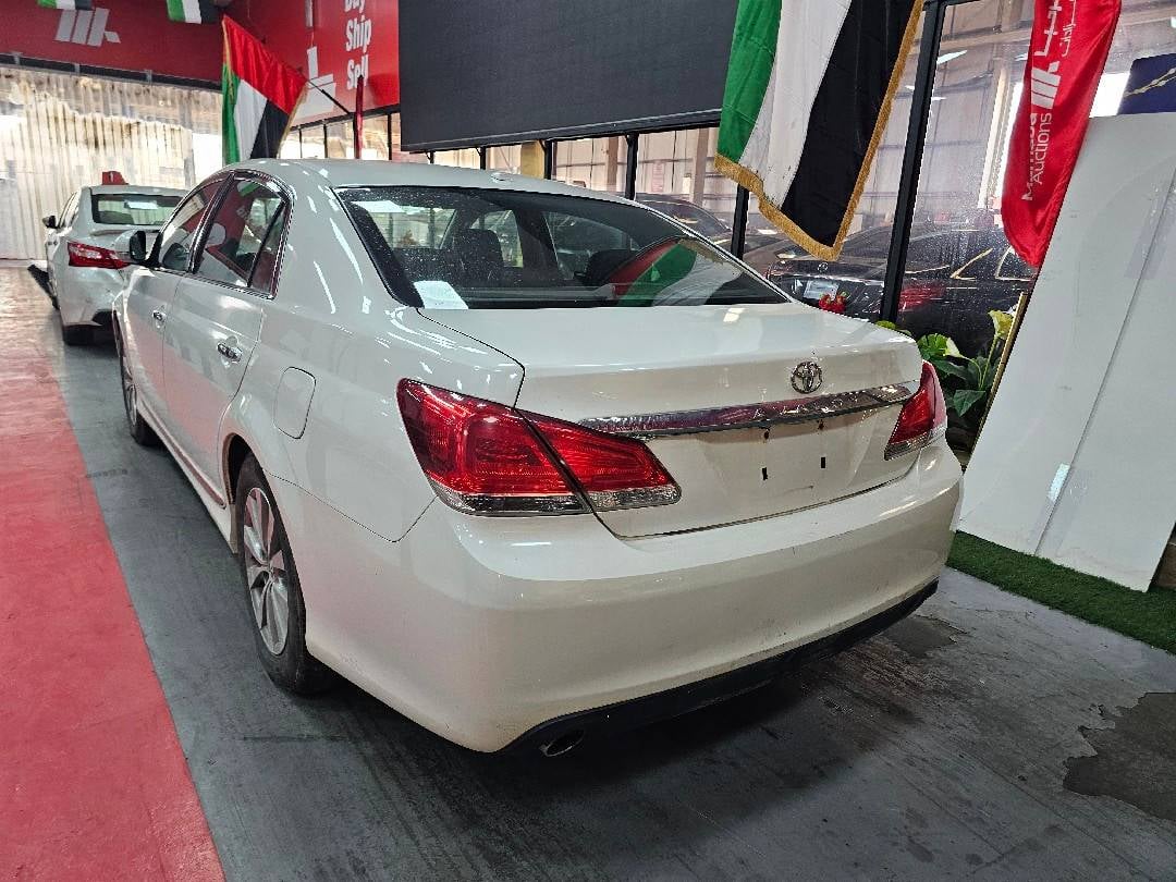 TOYOTA AVALON 2011 view 1