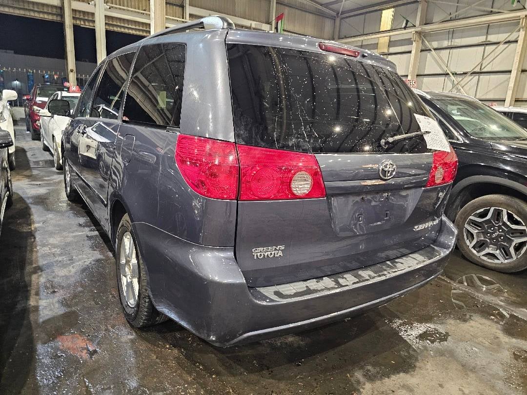 TOYOTA SIENNA 2008 view 1