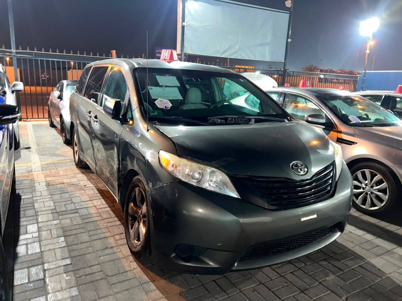 TOYOTA SIENNA 2014 view 1