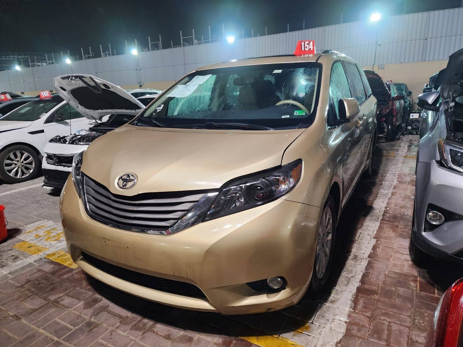 TOYOTA SIENNA 2011 view 1