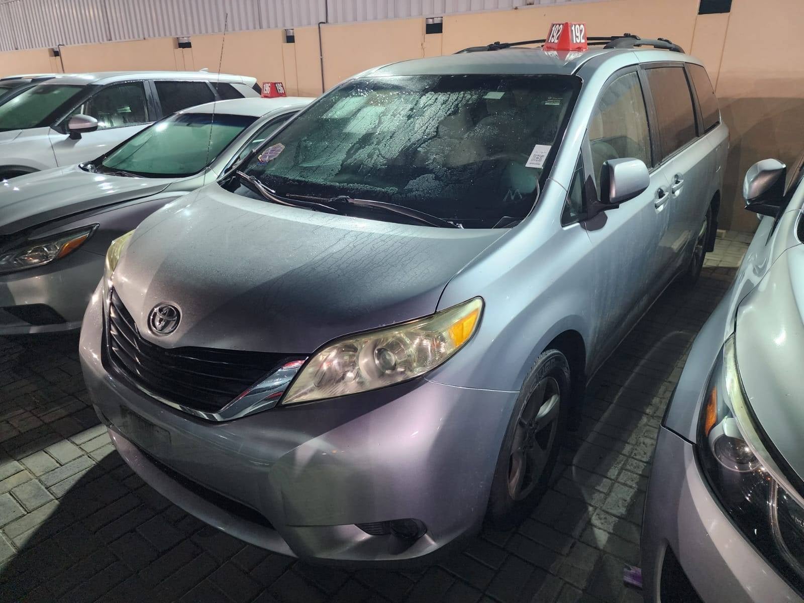 TOYOTA SIENNA 2011 view 1