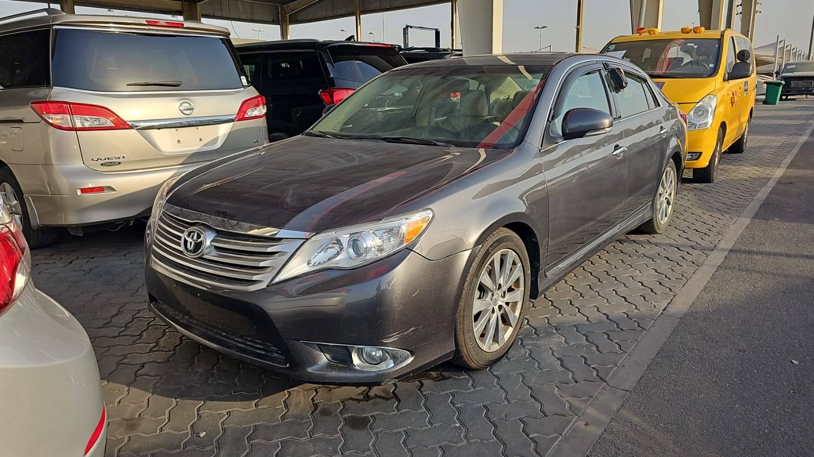 TOYOTA AVALON 2011 view 1