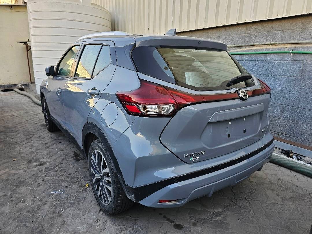 NISSAN KICKS 2021 view 1