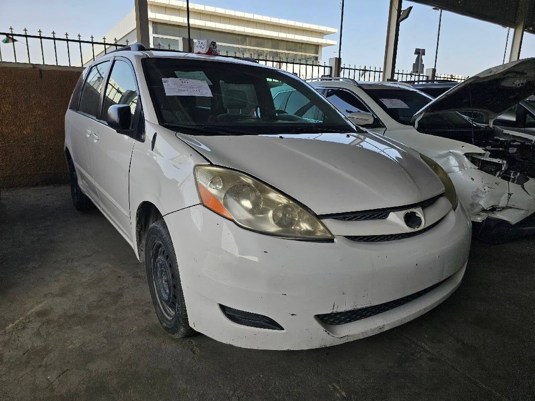 TOYOTA SIENNA 2008 view 1