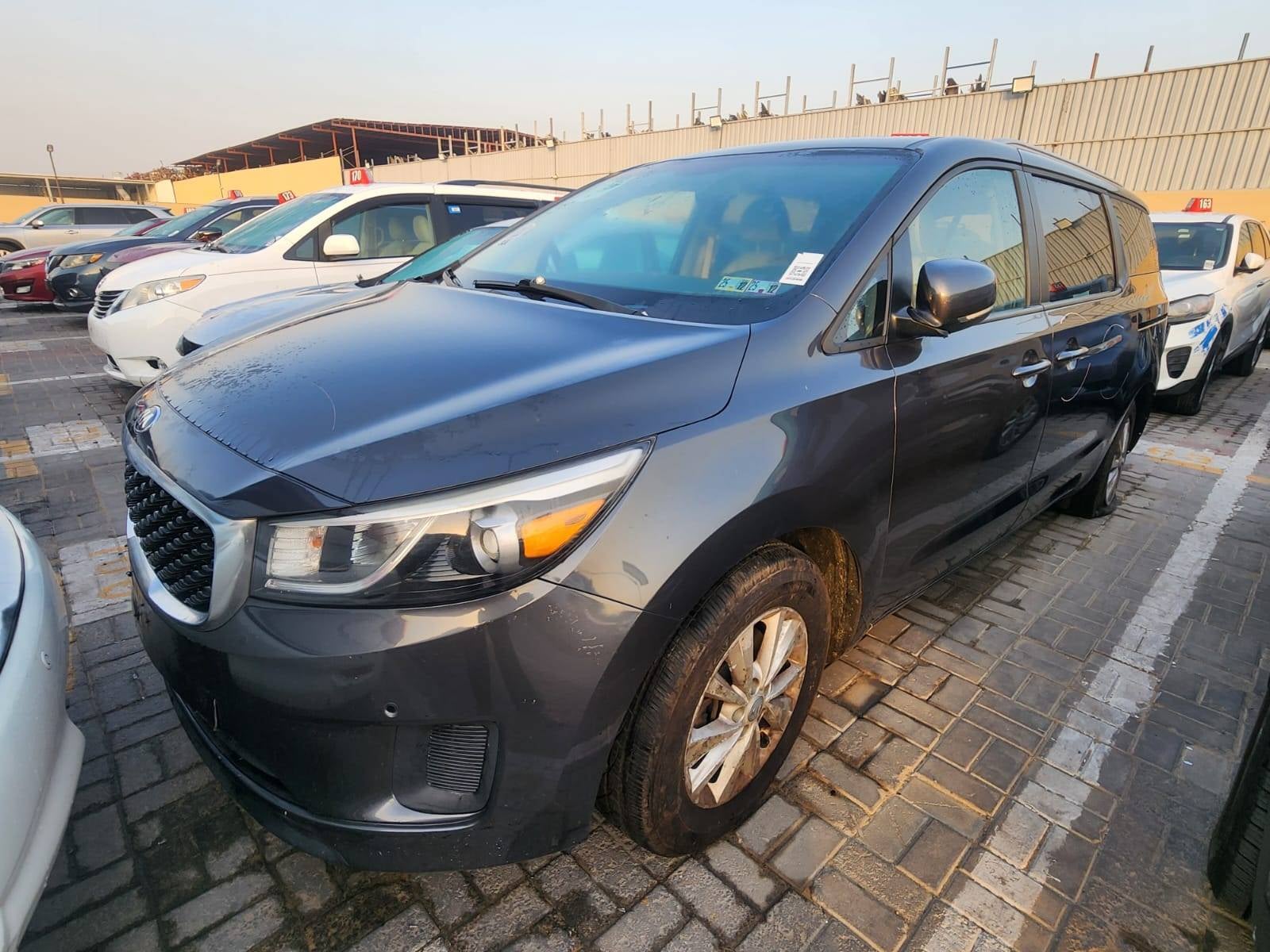 KIA SEDONA 2017 view 1