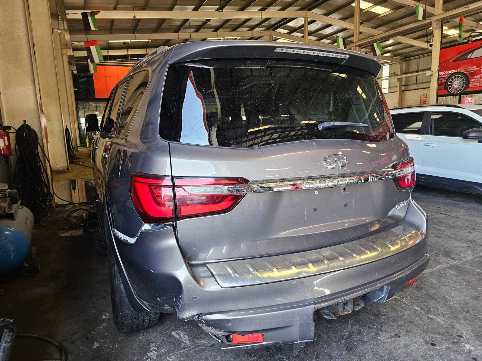INFINITI QX80 2019 view 2 INFINITI QX80 2019 view 2