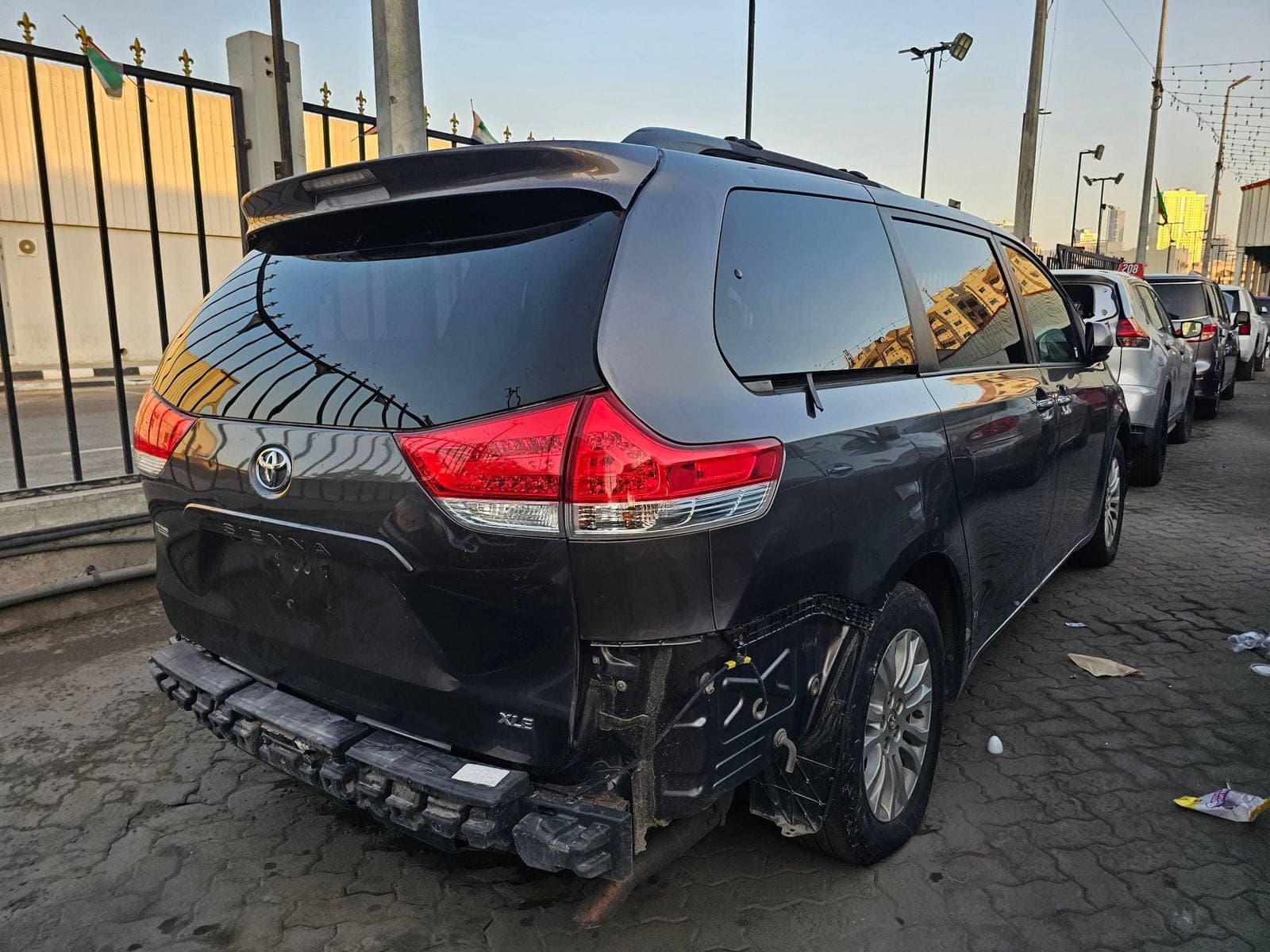 TOYOTA SIENNA 2011 view 2 TOYOTA SIENNA 2011 view 2