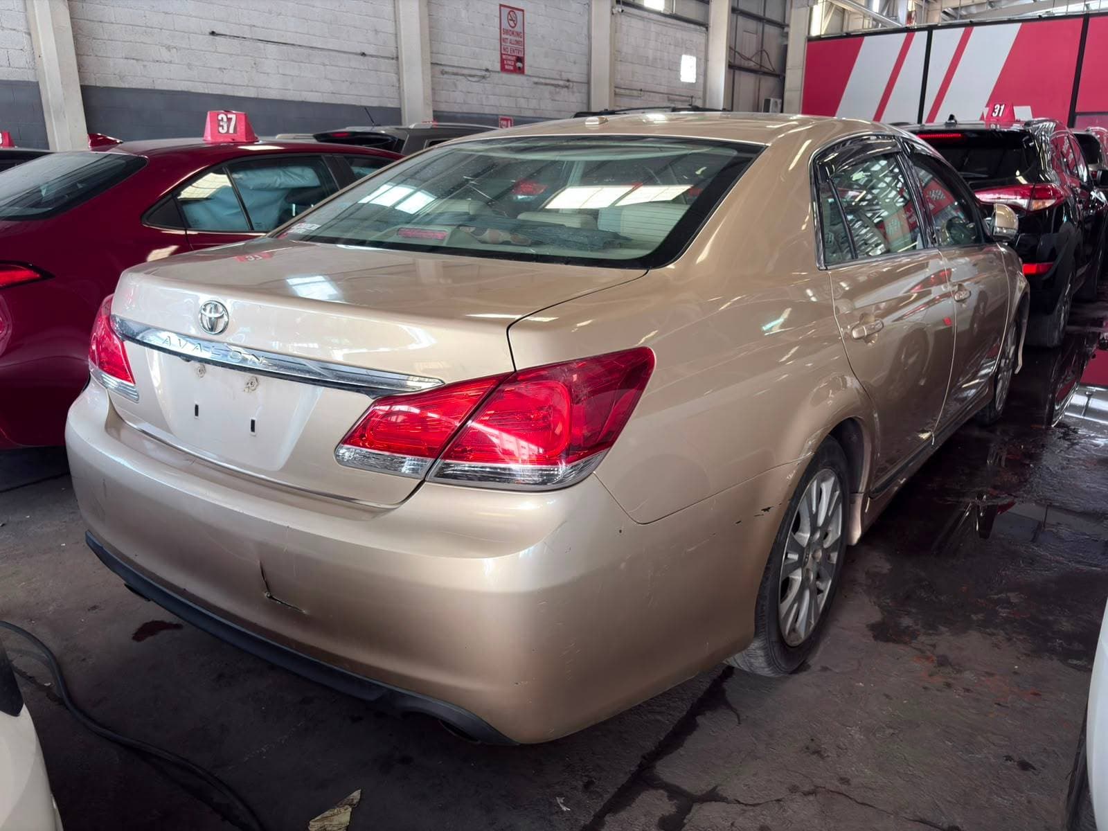 TOYOTA AVALON 2011 view 2 TOYOTA AVALON 2011 view 2