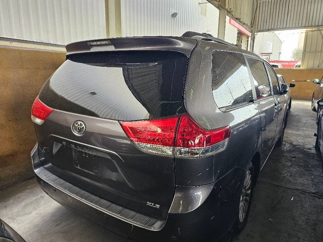 TOYOTA SIENNA 2011 vehicle photo TOYOTA SIENNA 2011 vehicle photo