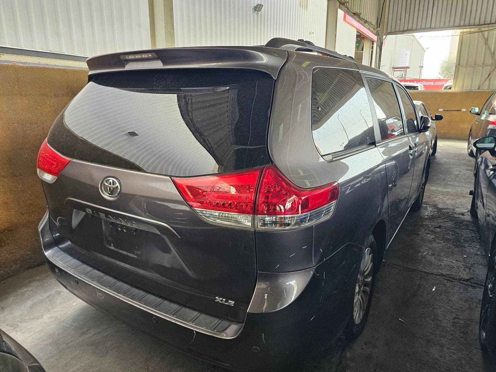 TOYOTA SIENNA 2011 view 2 TOYOTA SIENNA 2011 view 2