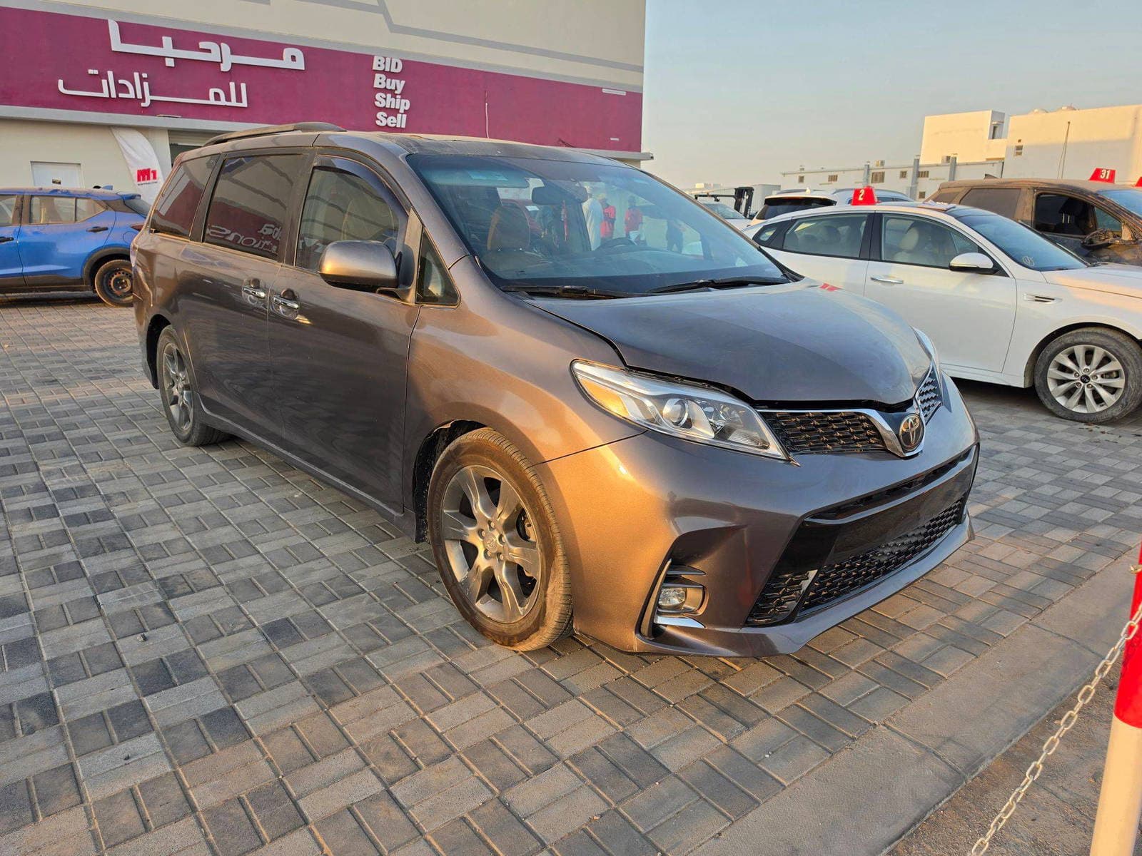 TOYOTA SIENNA 2016 view 2 TOYOTA SIENNA 2016 view 2