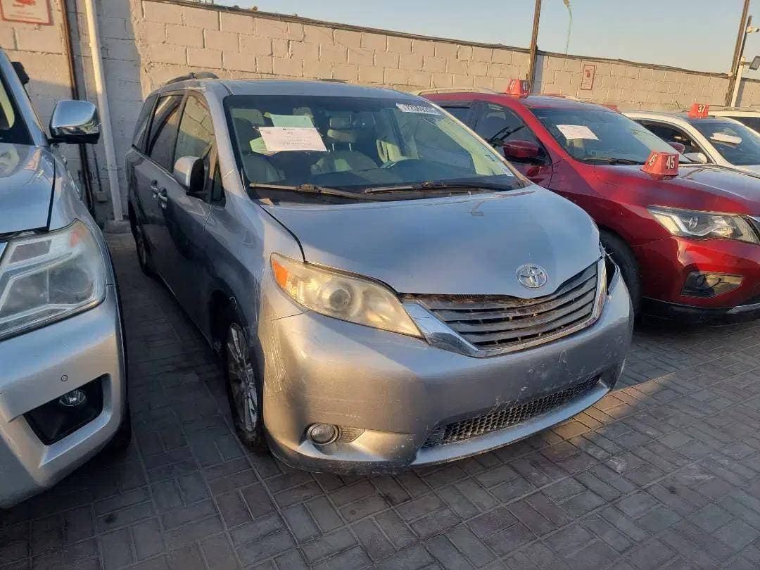 TOYOTA SIENNA 2011 vehicle photo TOYOTA SIENNA 2011 vehicle photo