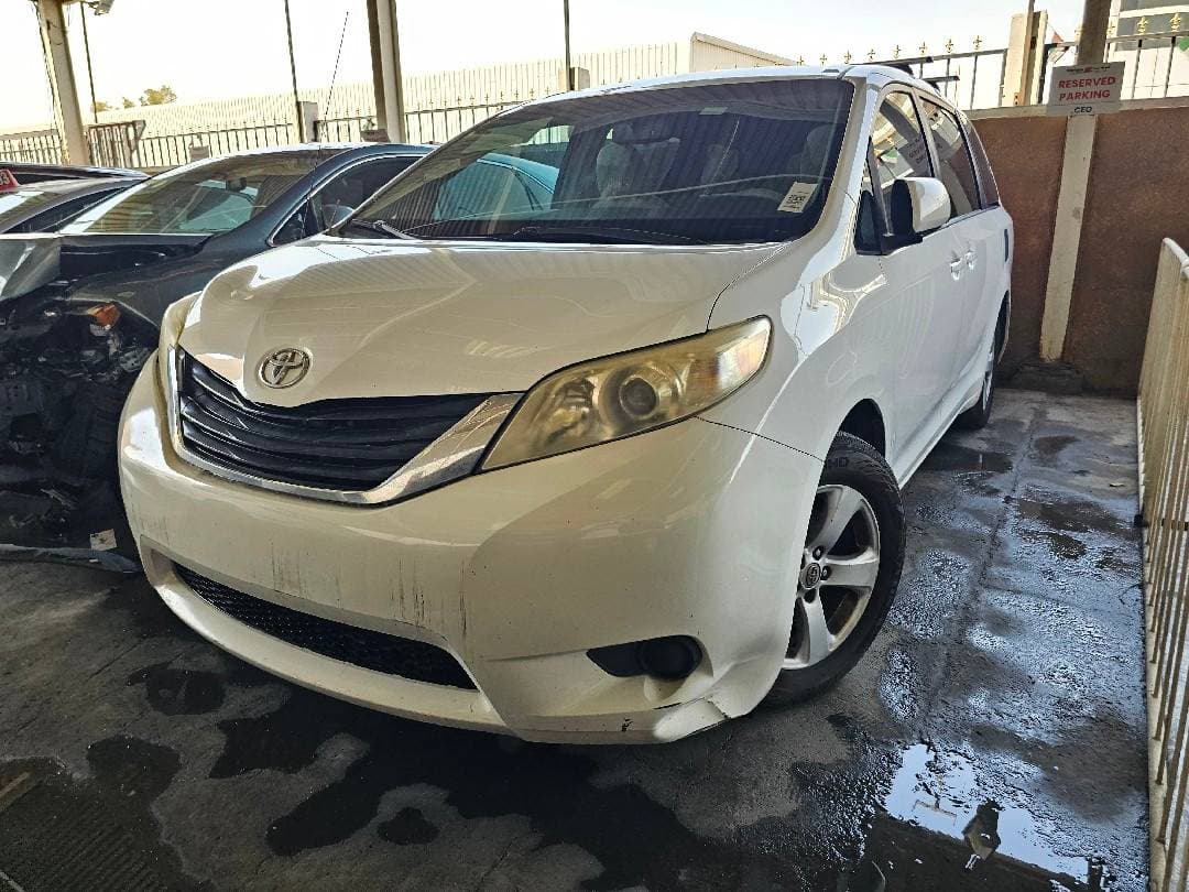 TOYOTA SIENNA 2012 vehicle photo TOYOTA SIENNA 2012 vehicle photo