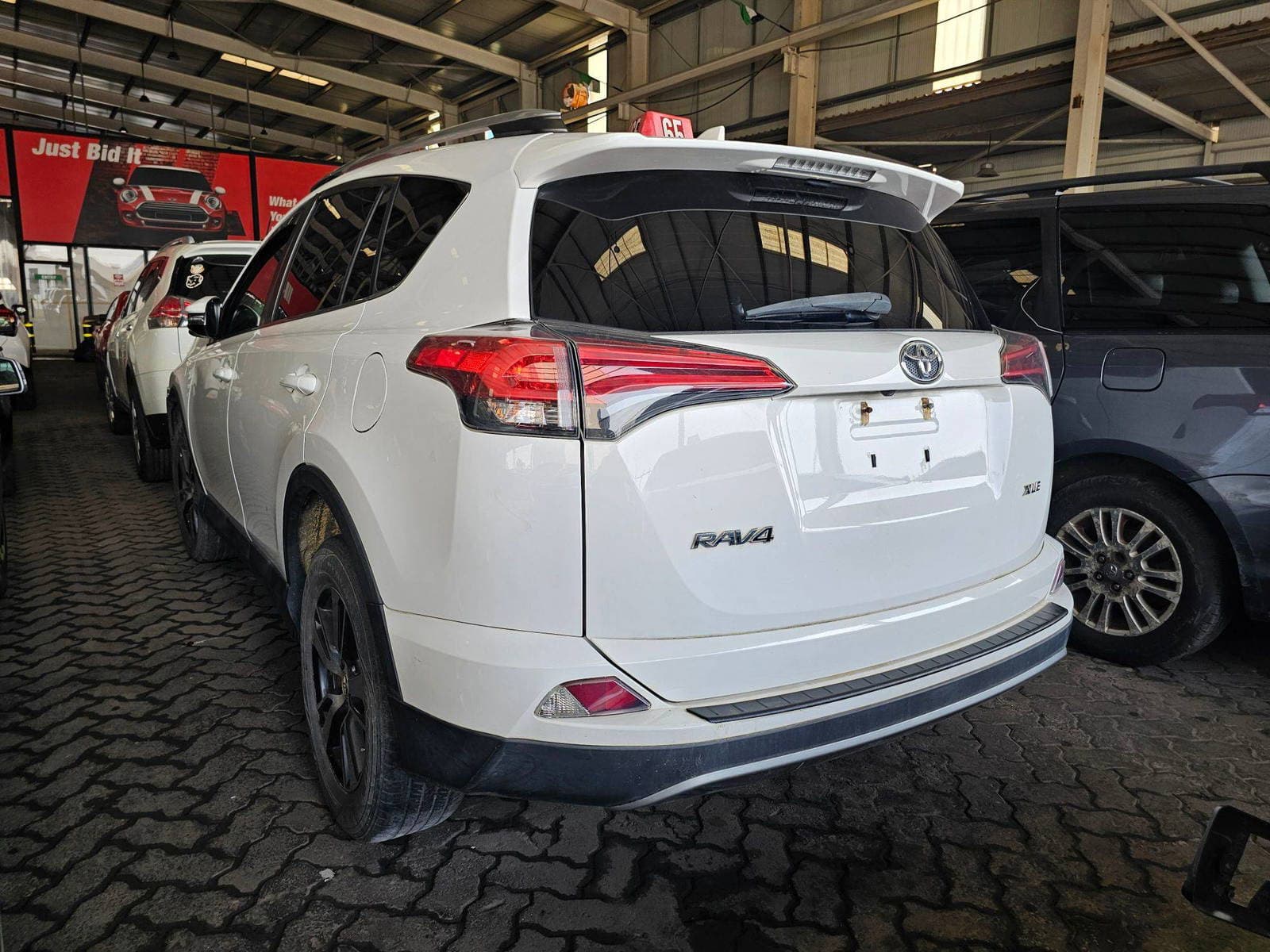 TOYOTA RAV4 2018 view 2 TOYOTA RAV4 2018 view 2