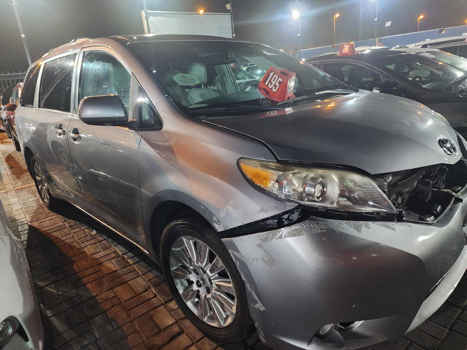 TOYOTA SIENNA 2011 view 2 TOYOTA SIENNA 2011 view 2