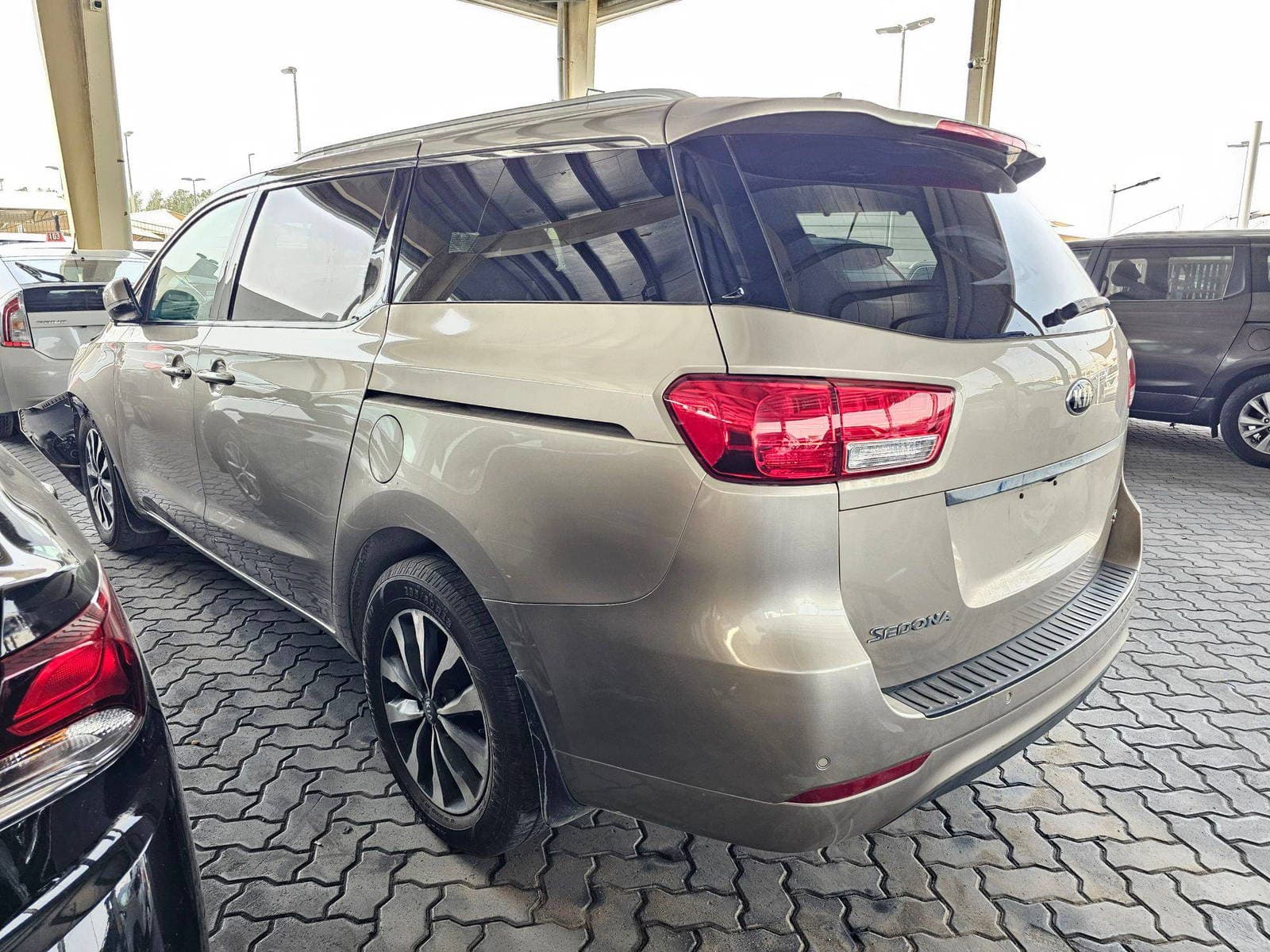 KIA SEDONA 2015 view 2 KIA SEDONA 2015 view 2