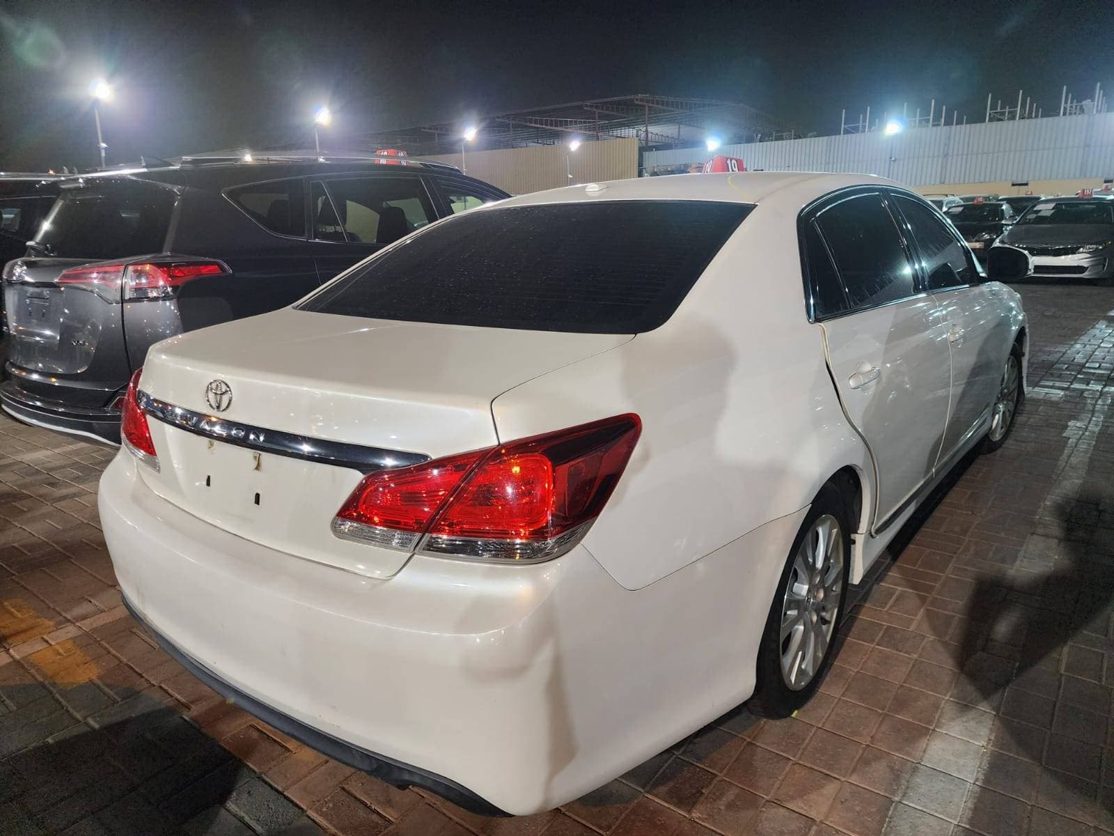 TOYOTA AVALON 2011 view 2 TOYOTA AVALON 2011 view 2